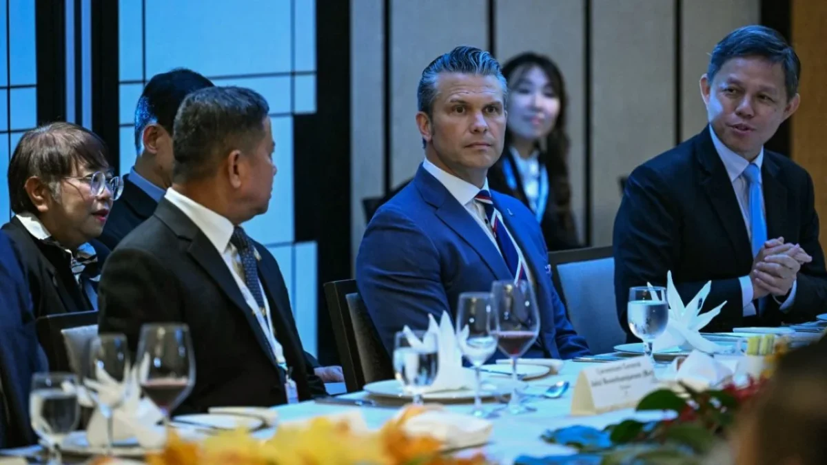 Pete Hegseth, jefe del Pentágono aseguró que EU persigue un compromiso respetuoso y de buena fe con China, pero alerta por poderío militar.