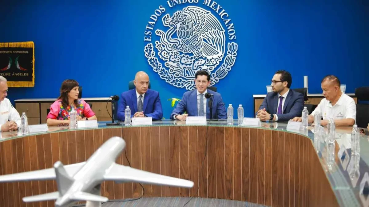Gobierno y aerolíneas de carga revisan avances en el AIFA.