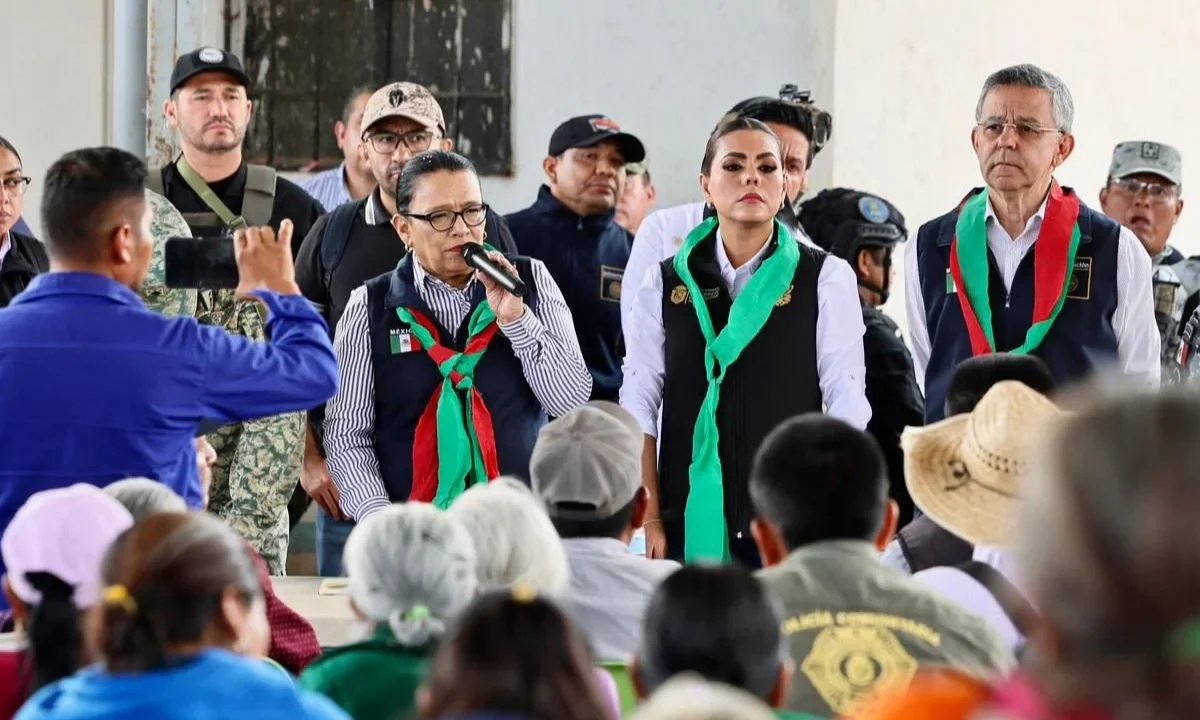 Rosa Icela Rodríguez y Evelyn Salgado acudieron para dialogar con los habitantes de las localidades de Chilapa y escuchar sus demandas.