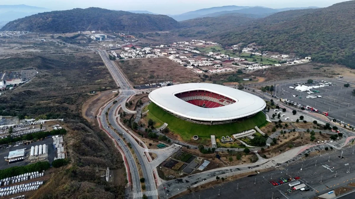 Habitantes de Guadalajara reprochan que algunas de las obras en la ciudad, con motivo del Mundial 2026, no se pensaron en su beneficio.