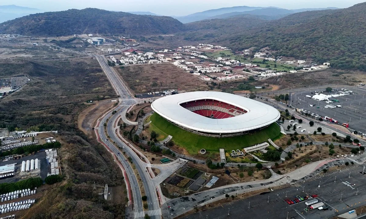 Habitantes de Guadalajara reprochan que algunas de las obras en la ciudad, con motivo del Mundial 2026, no se pensaron en su beneficio.