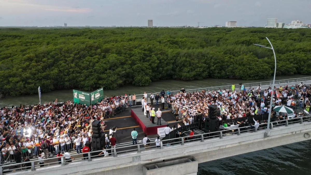 Sheinbaum estuvo en Quintana Roo y destacó que el Puente Vehicular Nichupté es prueba de que el amor al pueblo y a la patria dan resultados.