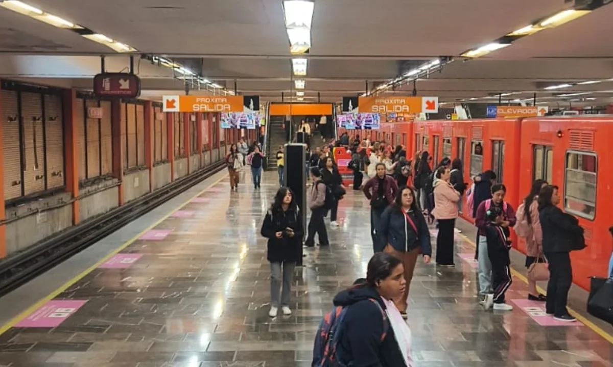 Personal del Sistema de Transporte Colectivo Metro realizó maniobras en la Línea 7 del Metro de la Ciudad de México tras el ingreso de una persona a la zona de vías.