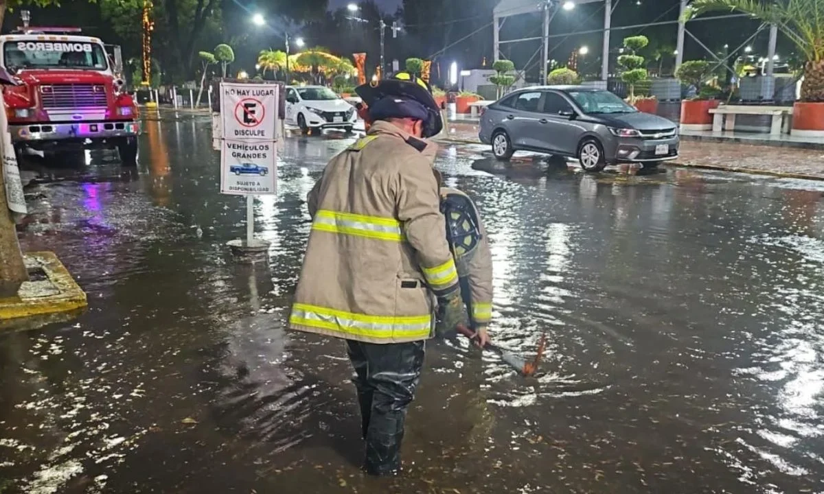Las lluvias de esta tarde de martes en la zona oriente del Estado de México dejo afectaciones por las inundaciones en varios municipios.