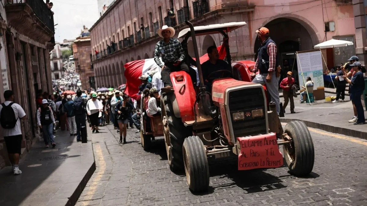 Lo que sería una protesta de agricultores de Zacatecas, se convirtió en una megamarcha de civiles contra el gobernador David Monreal.