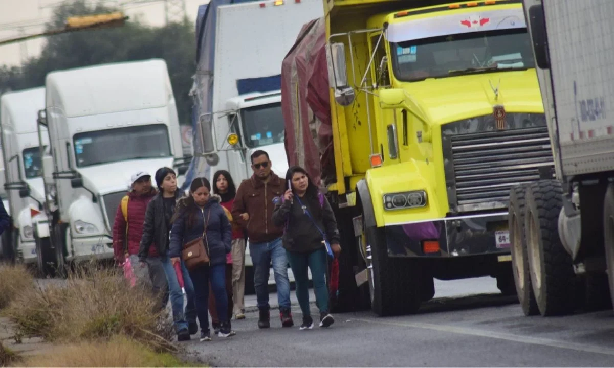 Transportistas y campesinos realizarán una mega marcha este miércoles 20 de mayo y aquí te decimos las carreteras que están afectadas.
