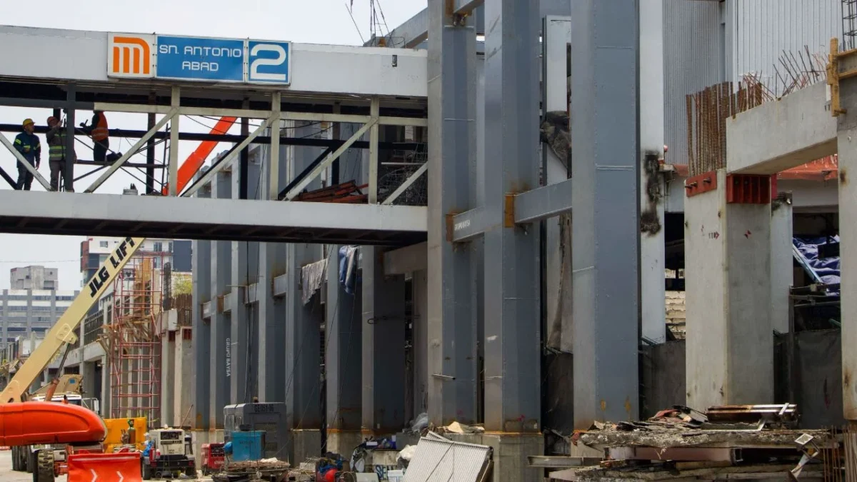 Estaciones de las Líneas 2 y 7 del Metro CDMX permanecen cerradas por trabajos de rehabilitación; autoridades piden anticipar traslados.