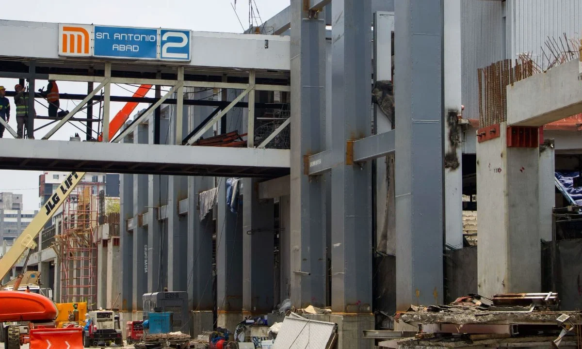 Estaciones de las Líneas 2 y 7 del Metro CDMX permanecen cerradas por trabajos de rehabilitación; autoridades piden anticipar traslados.