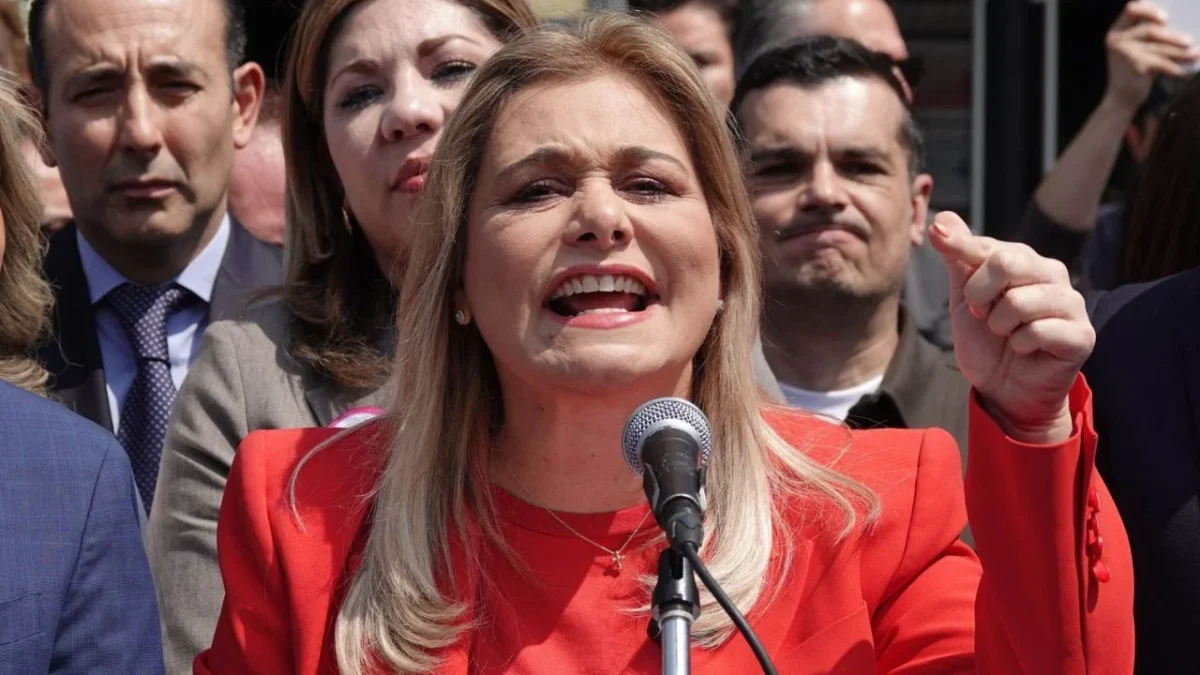 Maru Campos también reiteró que es víctima de una persecución desde el Gobierno por defender a los ciudadanos y hacer su trabajo.