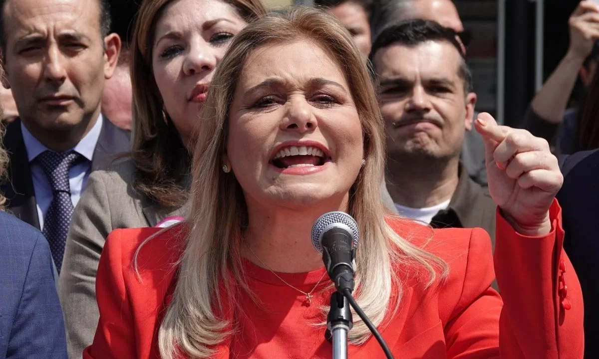 Maru Campos también reiteró que es víctima de una persecución desde el Gobierno por defender a los ciudadanos y hacer su trabajo.