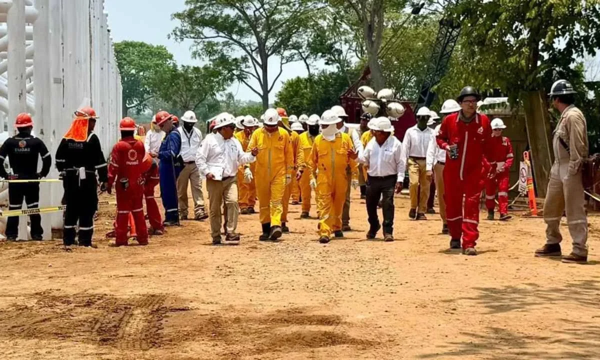 Carlos Carpio Fragoso, director de Pemex, supervisó obras clave para el aprovechamiento de gas en Tabasco.
