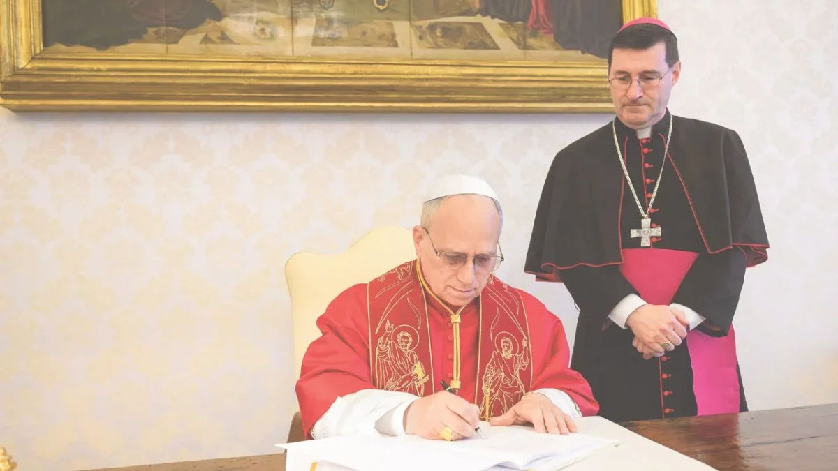 Papa León XIV dedica su primera encíclica a fijar límites éticos frente al poder de las grandes tecnológicas como la IA.