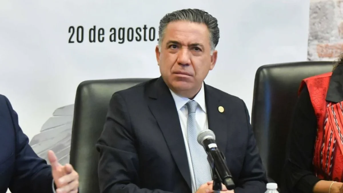 El Partido de Trabajo (PT) hizo un llamado al senador morenista Enrique Inzunza de hacer las cosas de frente y no esconderse.