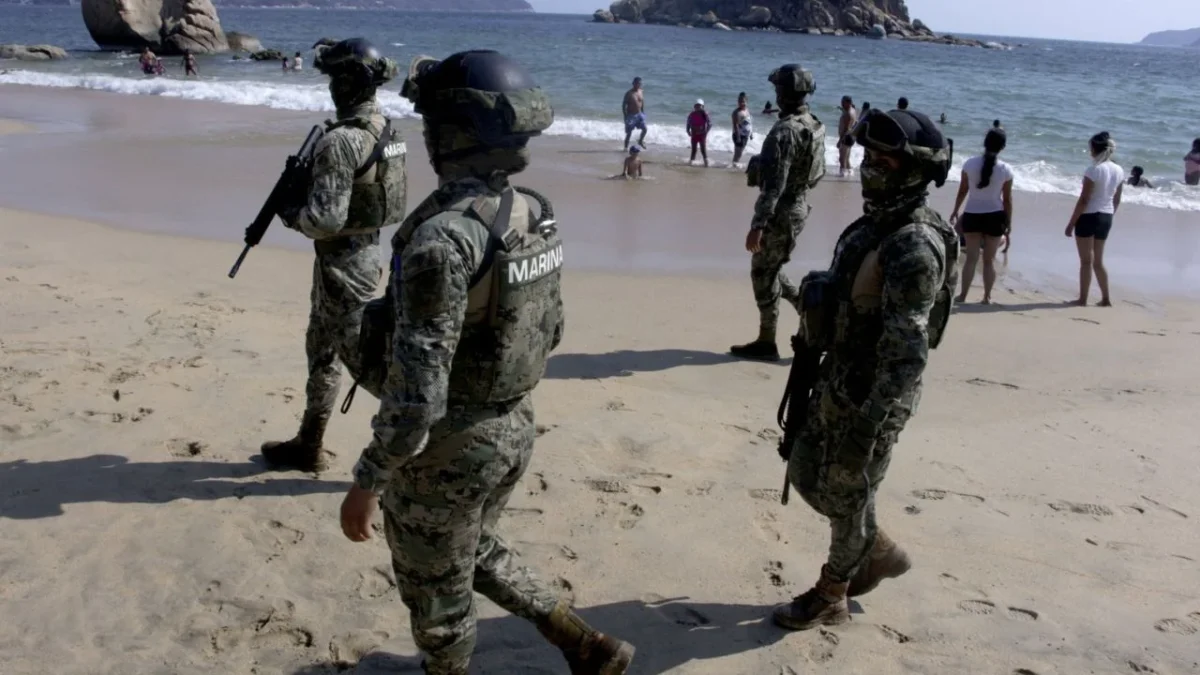 Pescadores presentaron ante la FGR una denuncia contra marinos por presuntamente dispararles sin motivo en Oaxaca.