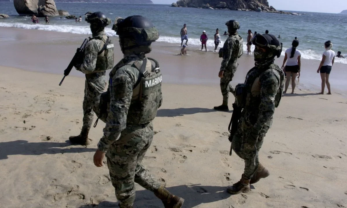 Pescadores presentaron ante la FGR una denuncia contra marinos por presuntamente dispararles sin motivo en Oaxaca.