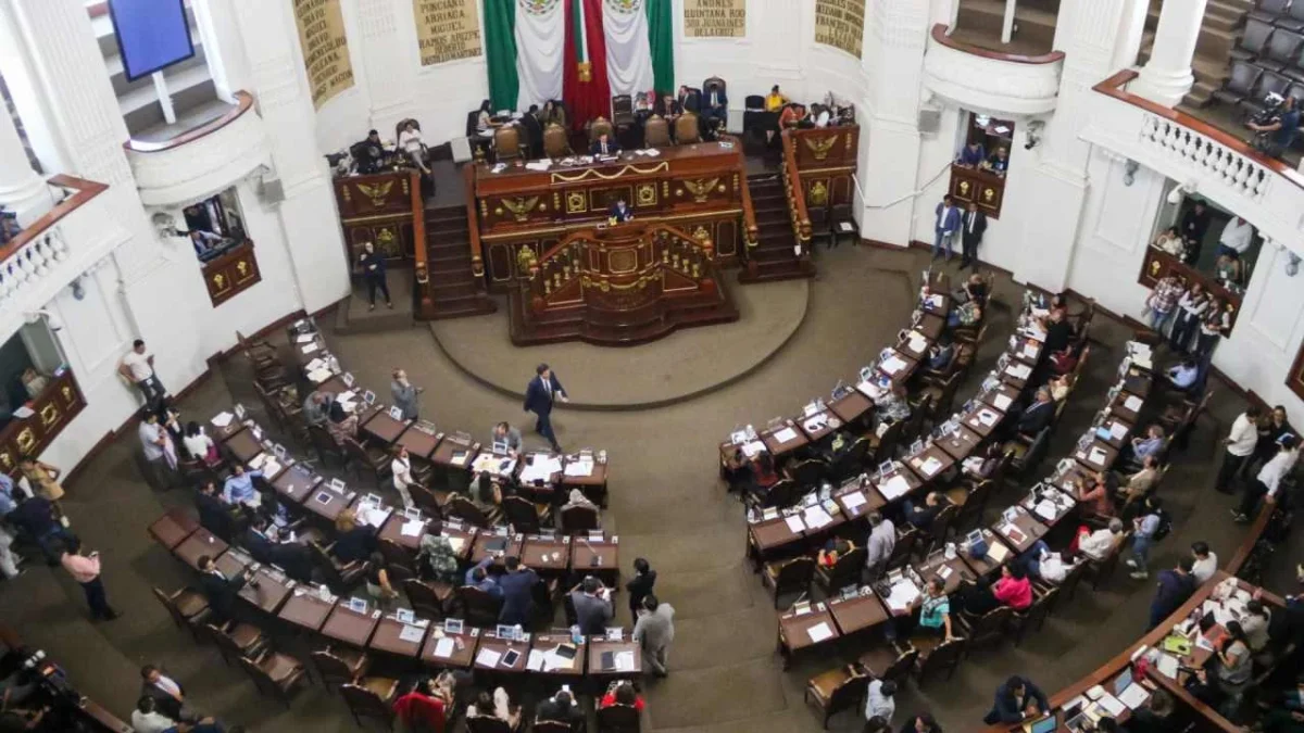 Austeridad. Durante la Sesión Ordinaria de este jueves, la coordinadora de Morena local propuso reformar los artículos 29 y 46 de la Constitución Política de la Ciudad de México.