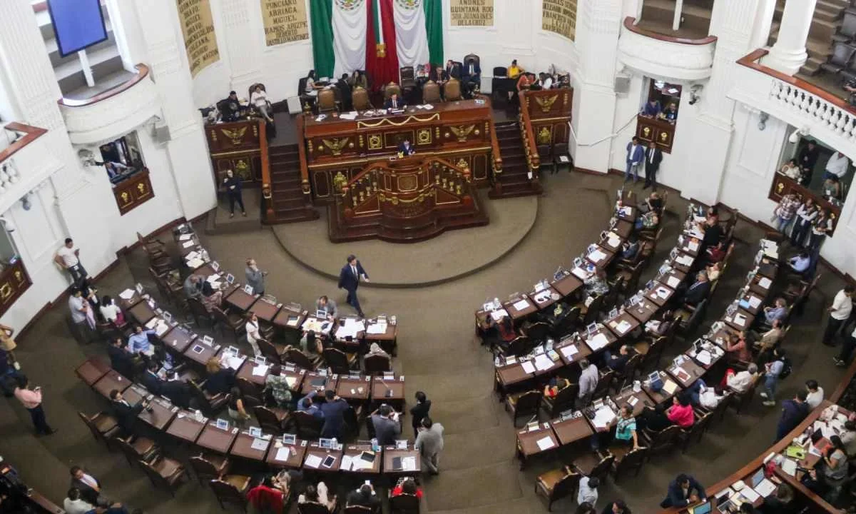 Austeridad. Durante la Sesión Ordinaria de este jueves, la coordinadora de Morena local propuso reformar los artículos 29 y 46 de la Constitución Política de la Ciudad de México.