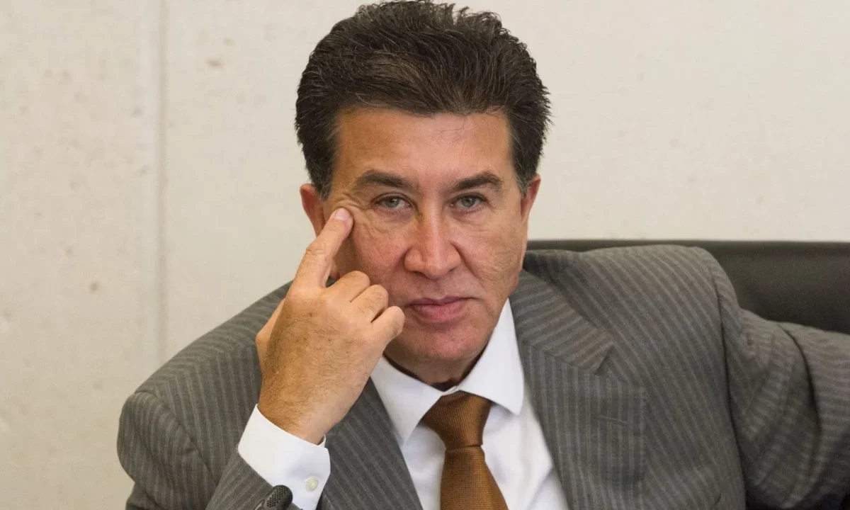 Héctor Yunes Landa renunció al PRI por considerar que Alejandro Moreno se ha convertido en un cacique que tiene secuestrado al partido.