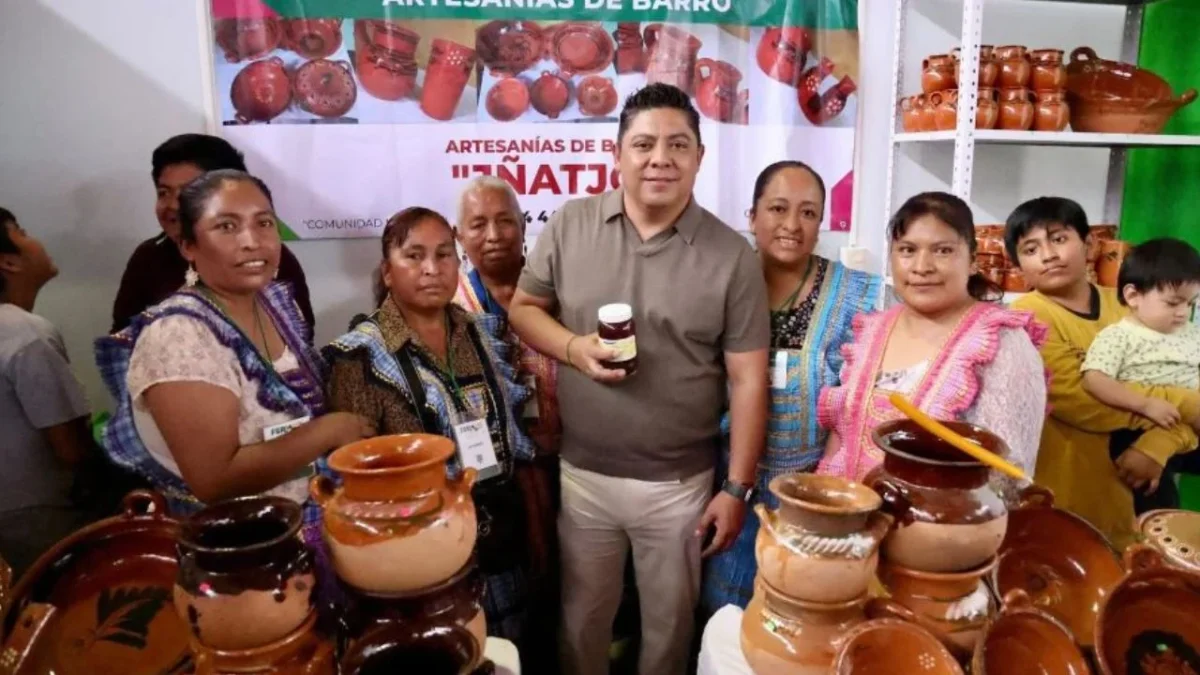Programas de capacitación, vinculación y promoción impulsan el crecimiento económico local, destacó Ricardo Gallardo.