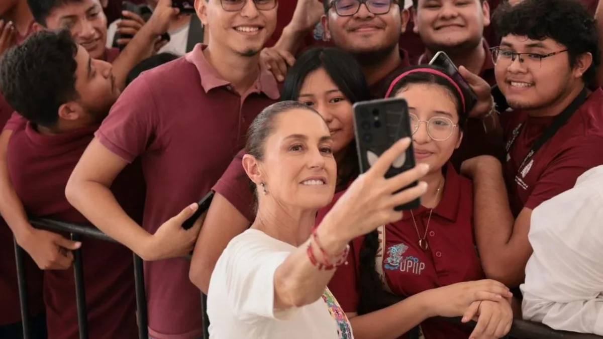 La presidenta Claudia Sheinbaum anunció en Palenque la incorporación de más de 56 mil estudiantes de educación superior a la Beca Gertrudis Bocanegra.