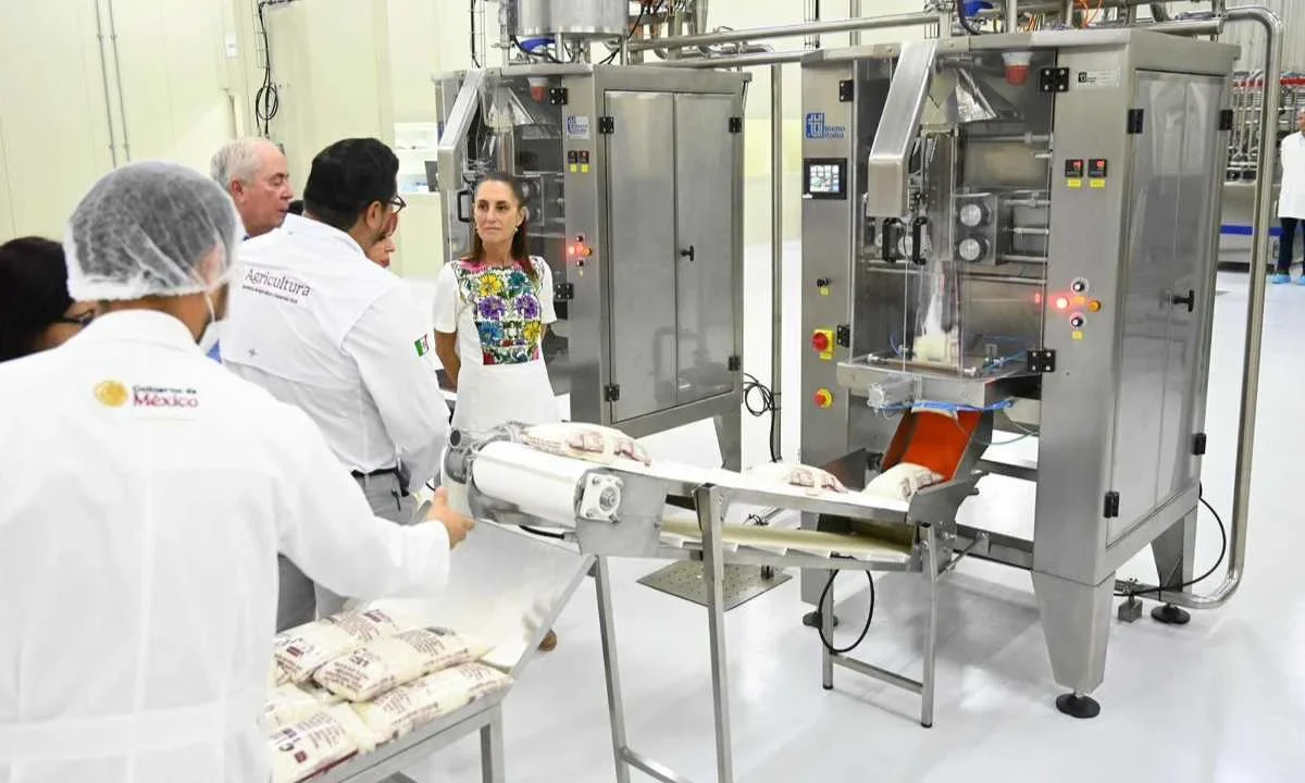 La presidenta Claudia Sheinbaum inauguró la planta pasteurizadora de Leche para el Bienestar en Campeche.