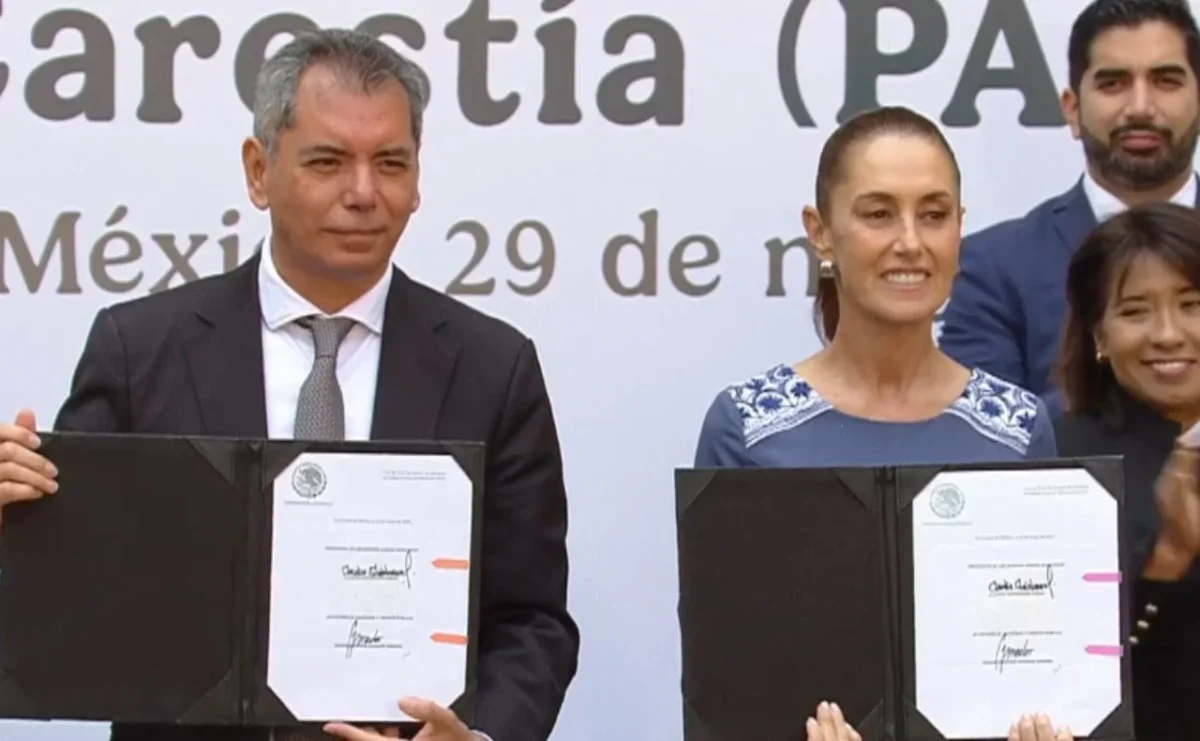 Sheinbaum durante la renovación del Paquete Contra la Inflación y la Carestía (PACIC), acuerdo que fija el precio máximo de 24 productos de la canasta básica en 910 pesos.