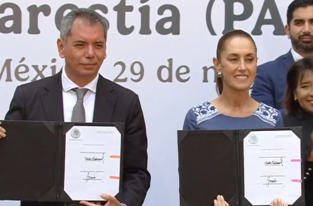 Sheinbaum durante la renovación del Paquete Contra la Inflación y la Carestía (PACIC), acuerdo que fija el precio máximo de 24 productos de la canasta básica en 910 pesos.