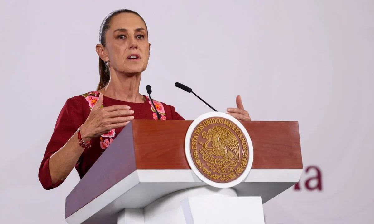 Claudia Sheinbaum anunció una inversión de 181 mil millones de pesos para alcanzar 106 mil 105 camas hospitalarias al cierre de su sexenio.