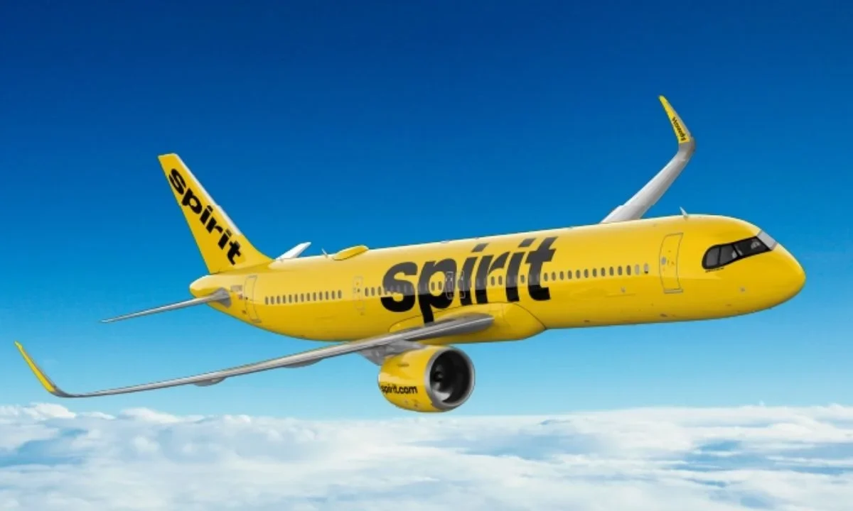 Avión de Spirit Airlines tras el anuncio del cierre de operaciones de la aerolínea, que canceló todos sus vuelos este día.