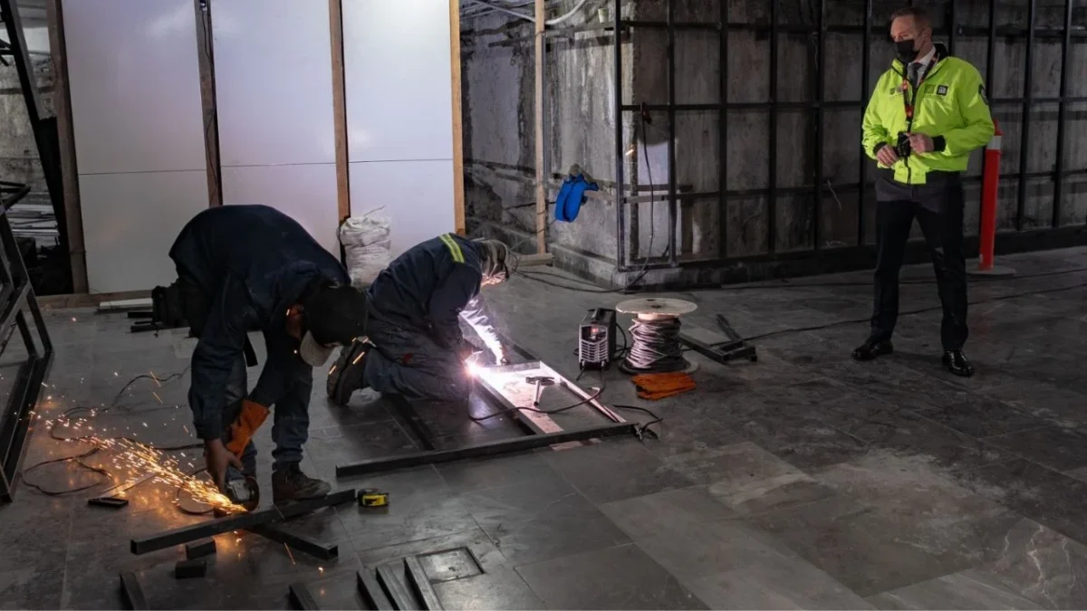 Adrián Rubalcava recorrió la Línea 2 del Metro para supervisar las obras de rehabilitación y renovación de estaciones previo al Mundial 2026.