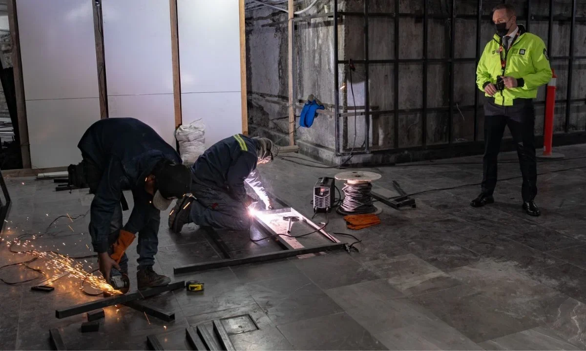 Adrián Rubalcava recorrió la Línea 2 del Metro para supervisar las obras de rehabilitación y renovación de estaciones previo al Mundial 2026.