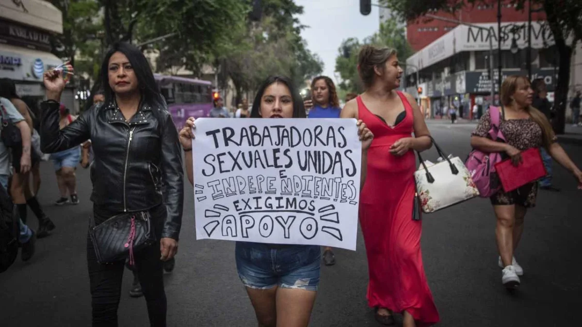 Trabajadoras sexuales demandan apoyos sociales por obras en Calzada de Tlalpan.