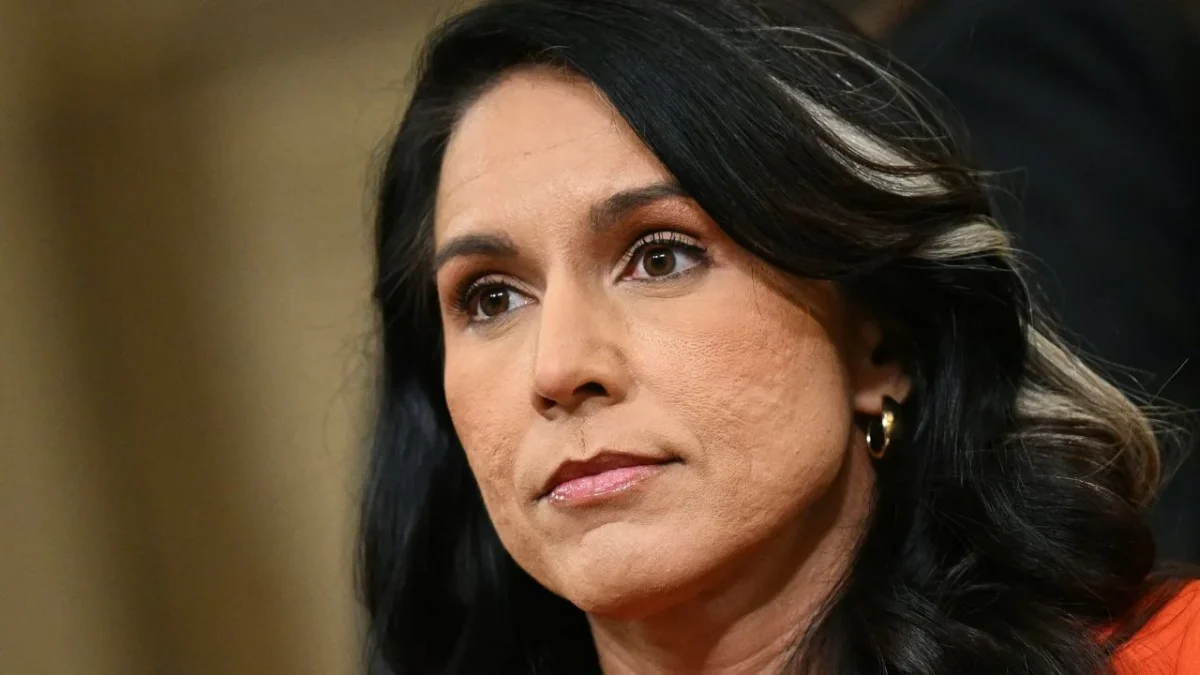 Tulsi Gabbard renuncia a la Dirección Nacional de Inteligencia en un momento de tensión; su esposo es diagnosticado con cáncer óseo