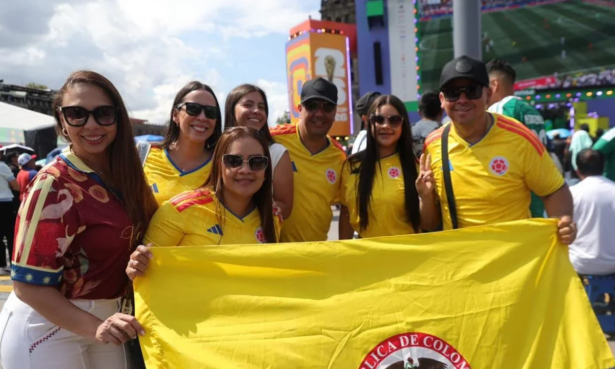 Extranjeros mexicanos disfrutan del Fan Fest Zócalo
