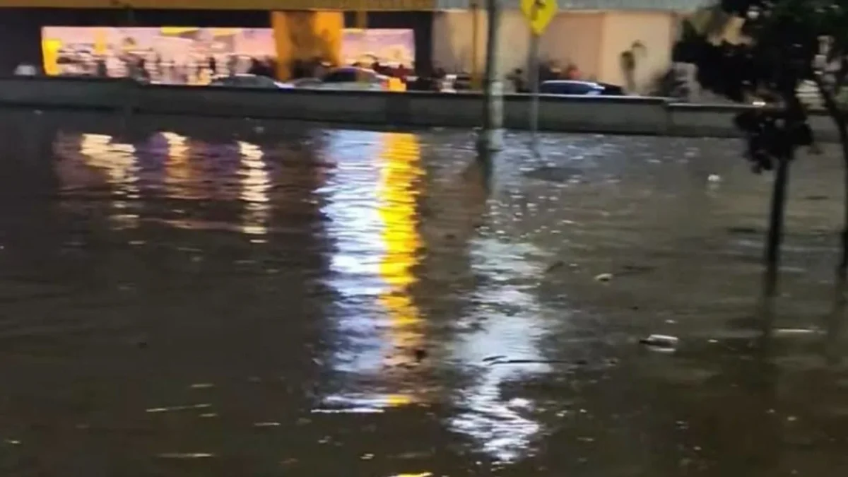 Granizada colapsa clínica y vialidades del Valle de Chalco
