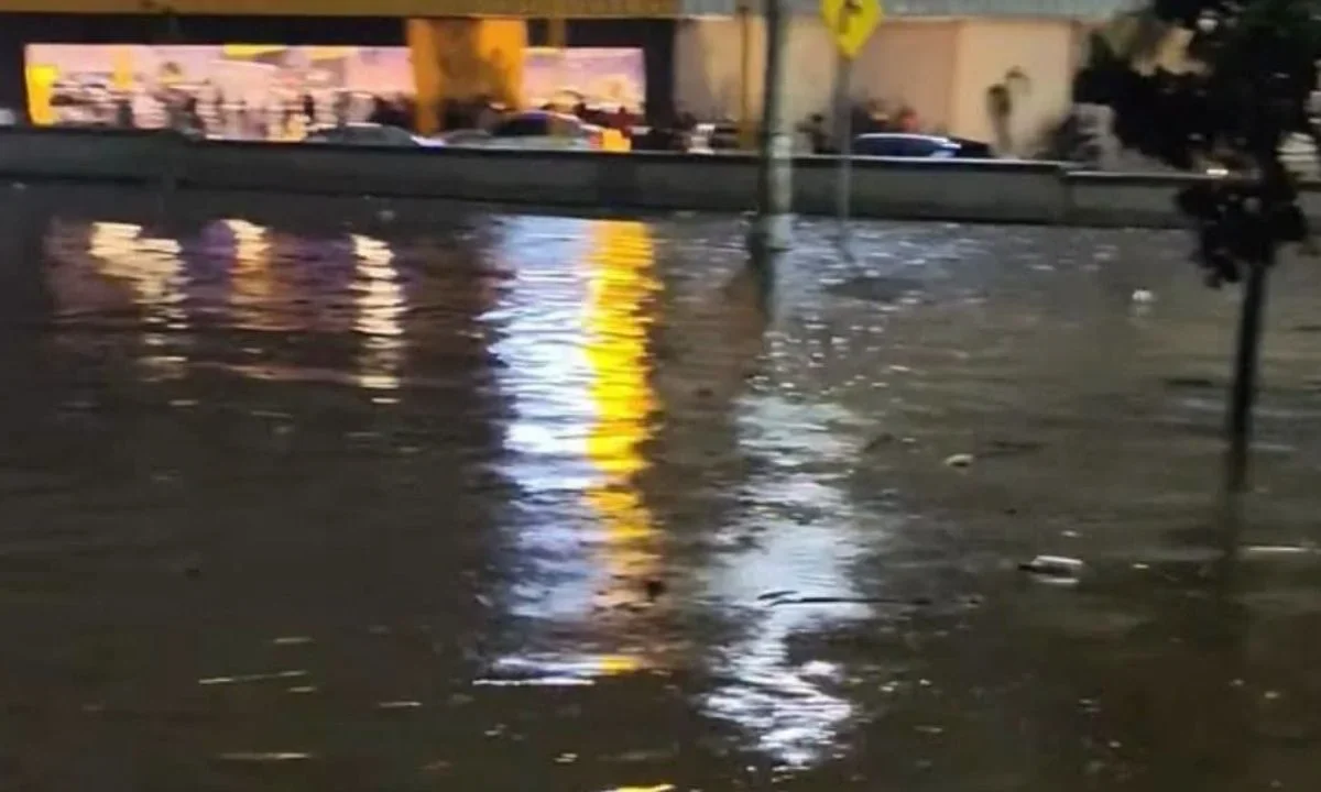 Granizada colapsa clínica y vialidades del Valle de Chalco