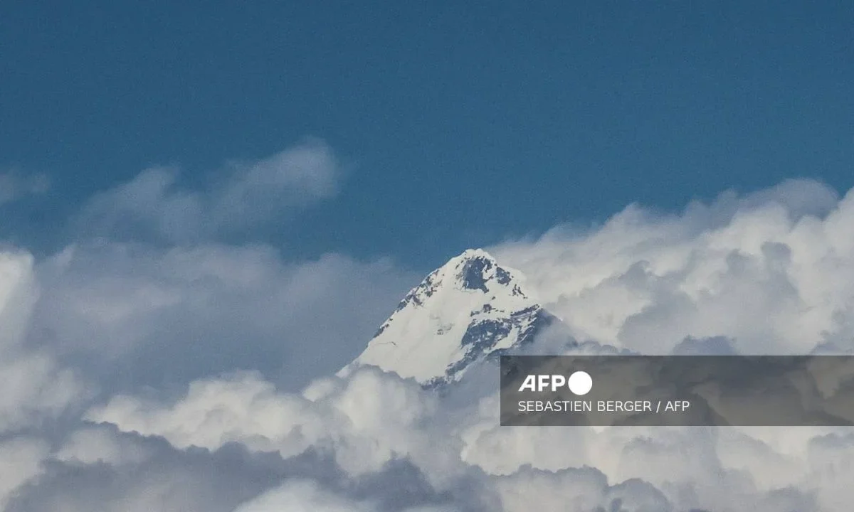 Hallan con vida a un guía en el Everest tras 7 días sin alimentoHallan con vida a un guía en el Everest tras 7 días sin alimento