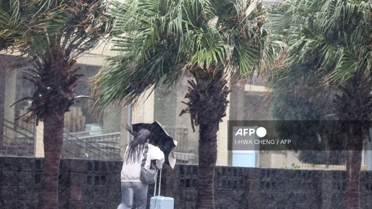 Japón activa evacuaciones masivas ante el ingreso del tifón Jangm