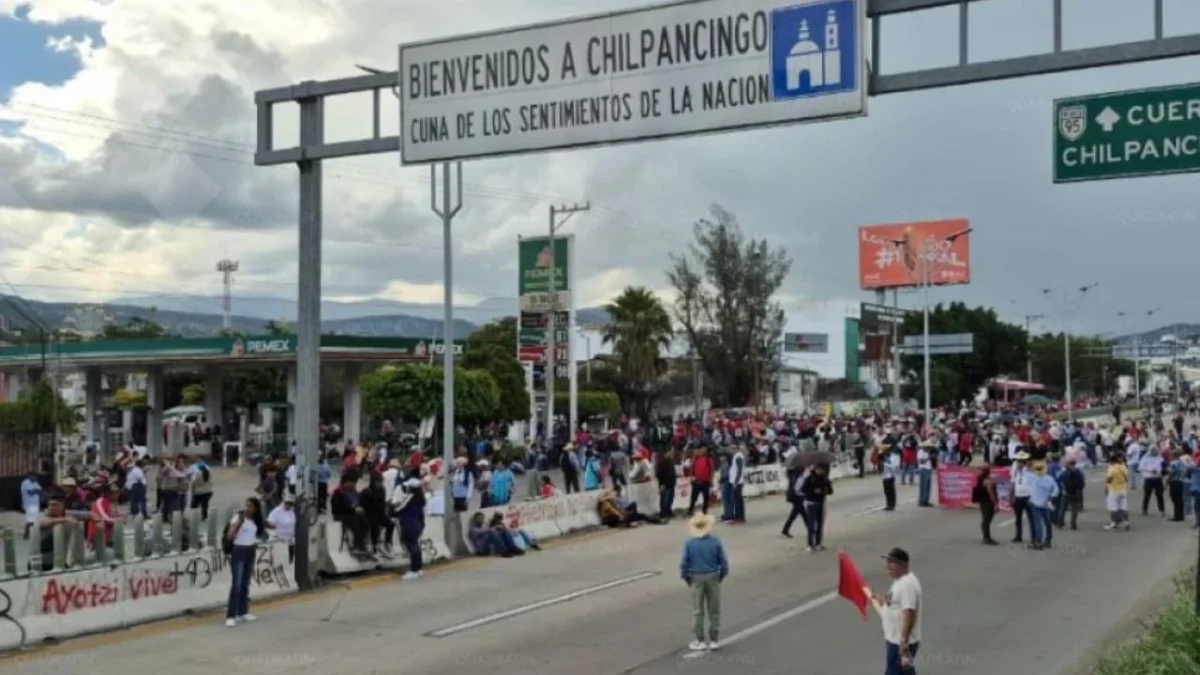 Maestros levantan bloqueo en la Autopista del Sol, tras 4 horas