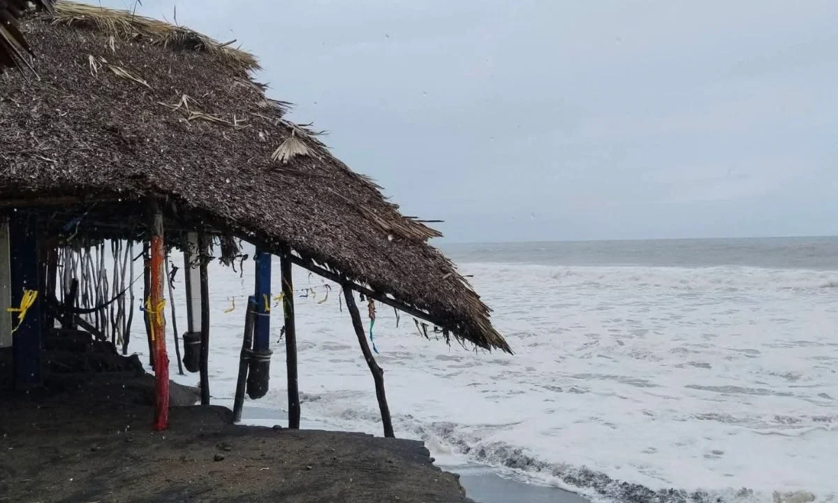 'Mar de fondo' azota costas de Chiapas: oleaje de hasta 3 metros y alerta por 'Cristina'