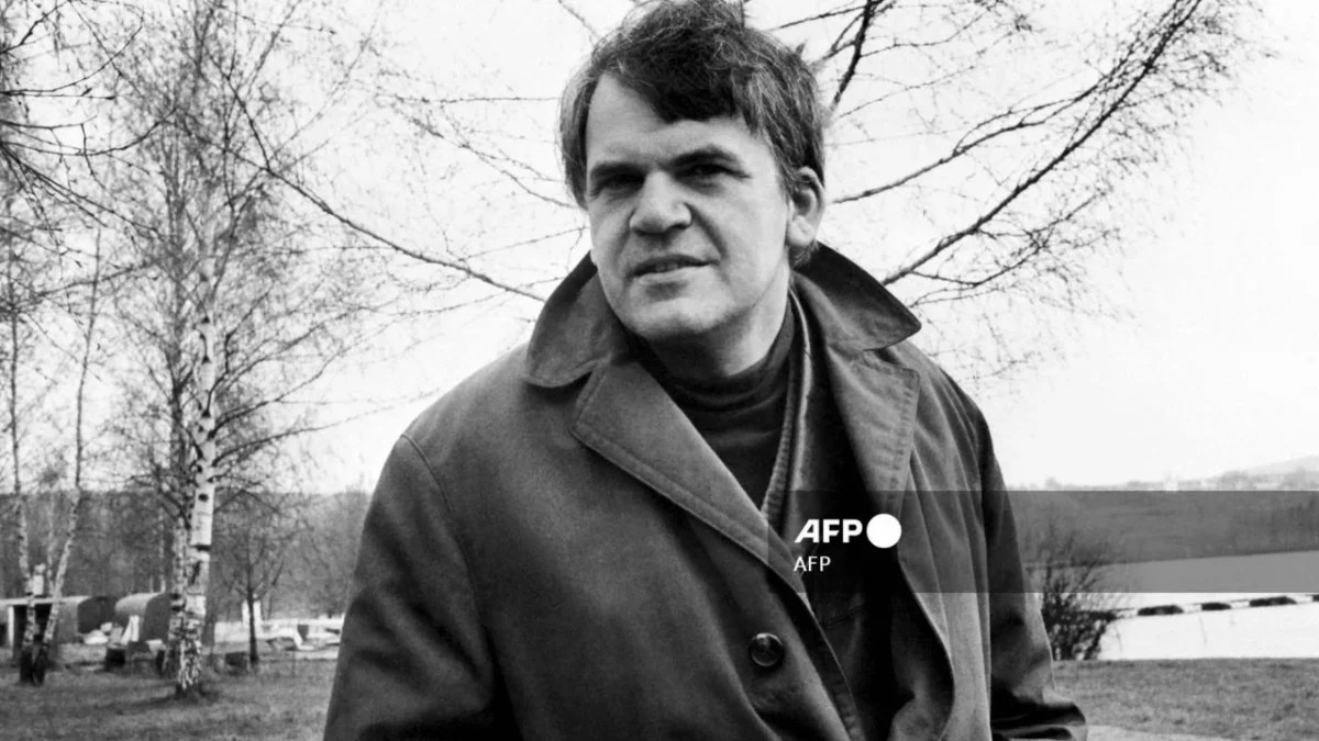 Milan Kundera y su esposa tienen sepultura digna de sus historias literarias