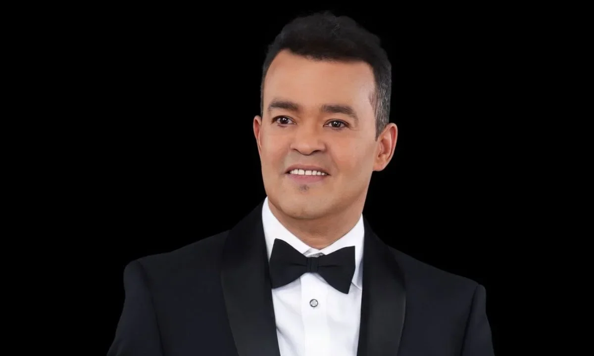 Muere Alex Bueno, ícono de la música tropical, tras lucha contra el cáncer