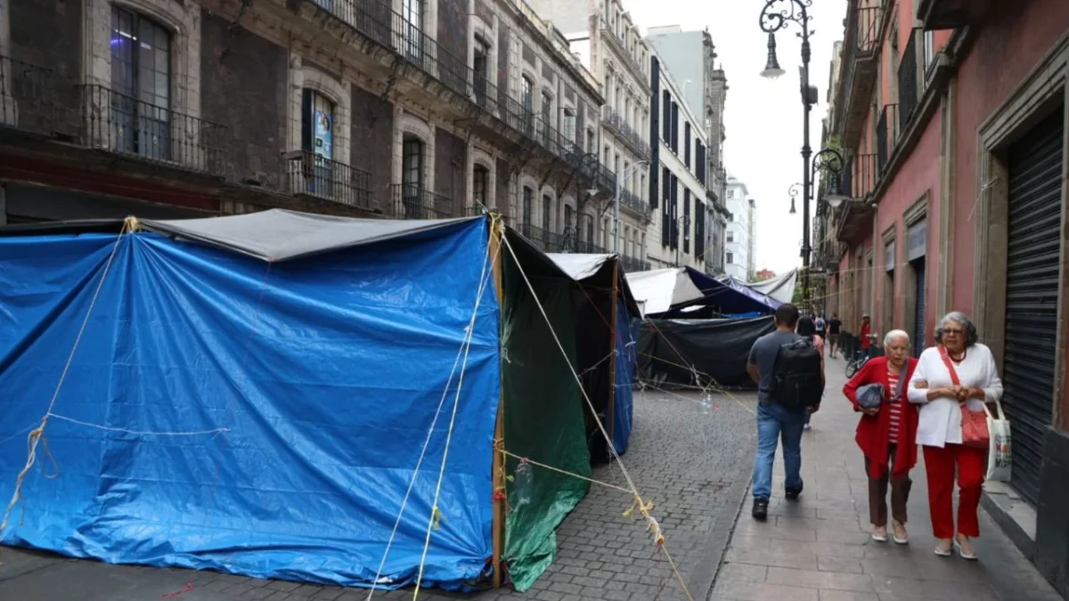 Paraliza CNTE comercio en Centro Histórico: 'Estamos peor que en pandemia'