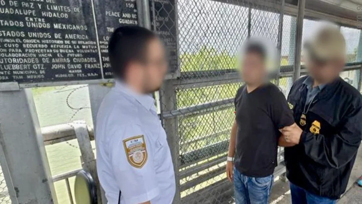 Transfiere EU a 313 presuntos criminales buscados por México