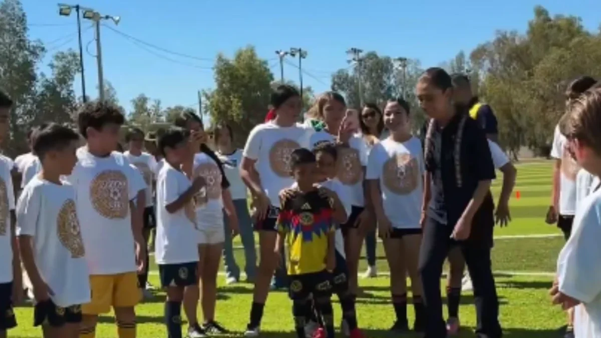 Visita Sheinbaum cancha de fútbol en Mexicali