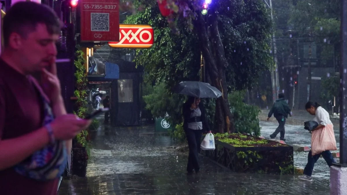 La SGIRPC activó alerta naranja por persistencia de lluvias fuertes y posible caída de granizo en Coyoacán y Tlalpan.