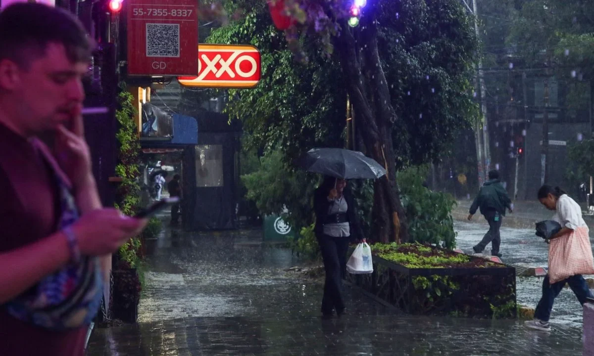 La SGIRPC activó alerta naranja por persistencia de lluvias fuertes y posible caída de granizo en Coyoacán y Tlalpan.