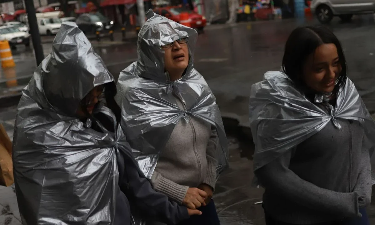 La SGIRPC activó alerta naranja para todas las alcaldías de la CDMX ante la persistencia de lluvias fuertes con riesgo de inundaciones.