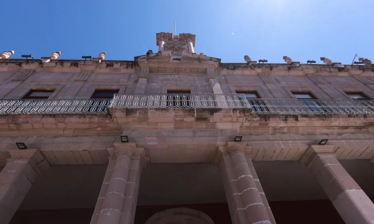 Presuntamente el Ayuntamiento de Zacatecas adjudicó contratos de arrendamiento y mantenimiento vehicular a sobrecosto.