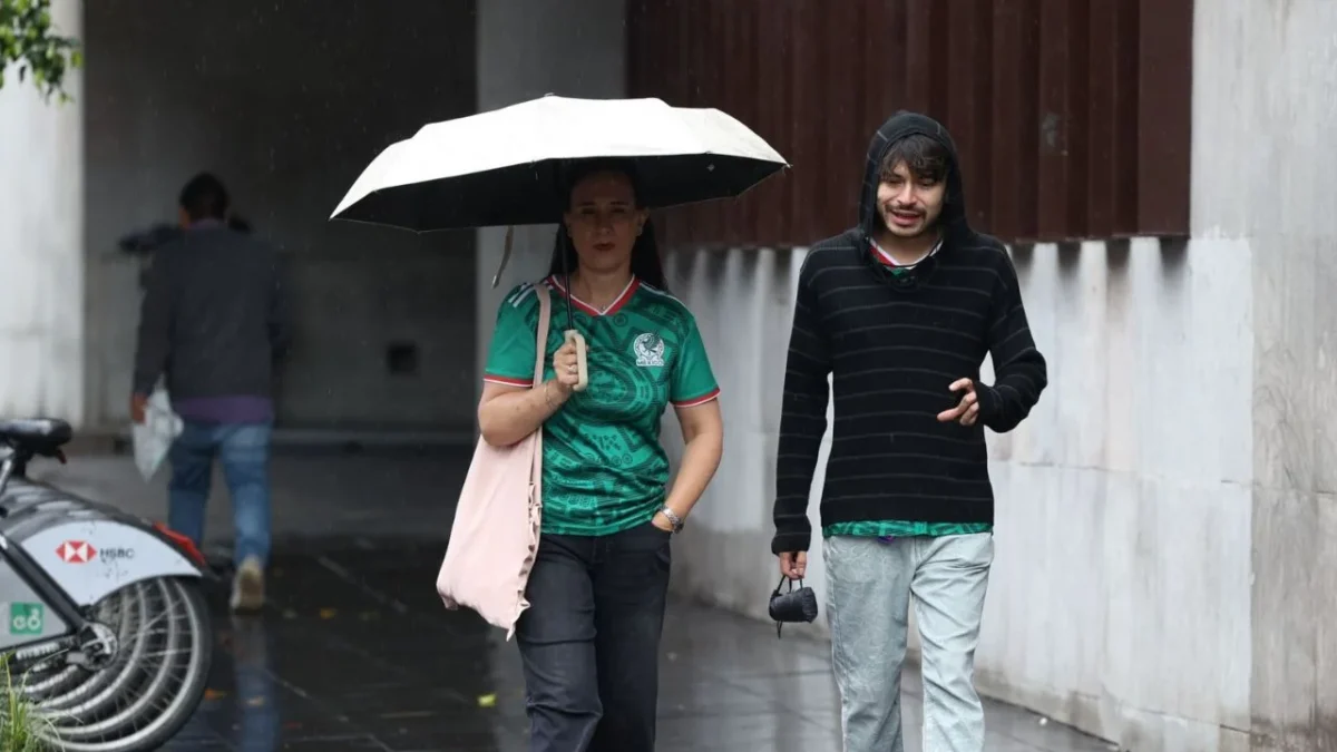 En el marco de los festejos por el partido de México contra Ecuador, la SGIRPC mantiene activa la Alerta Naranja por lluvia y granizo.